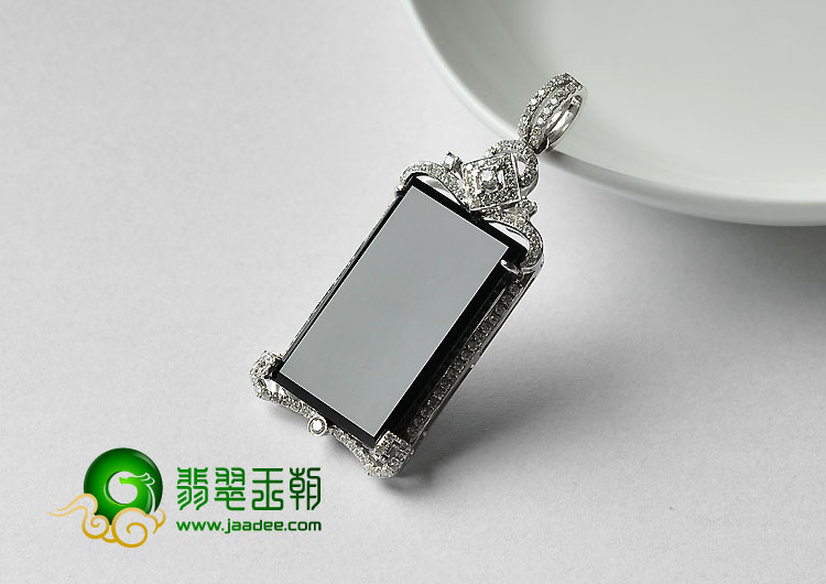 冰种墨翠缅甸翡翠A货镶白金方牌胸坠（真钻）