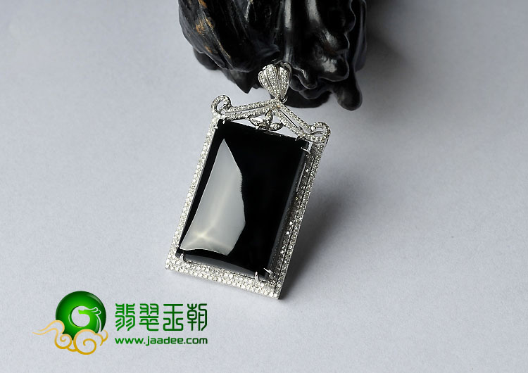冰玻种墨翠缅甸翡翠A货镶白金方牌胸坠（真钻）