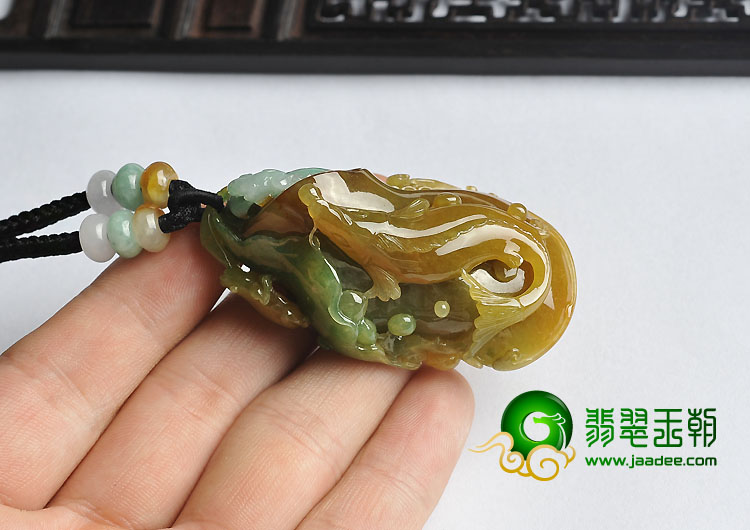 糯冰种黄加绿缅甸翡翠A货年年有余挂件