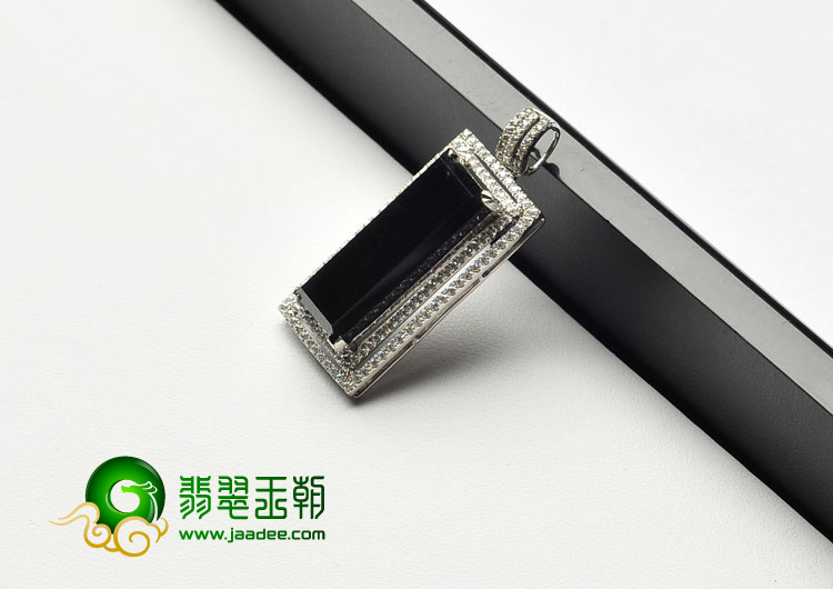 糯冰种墨翠缅甸翡翠A货镶银胸坠（水钻）