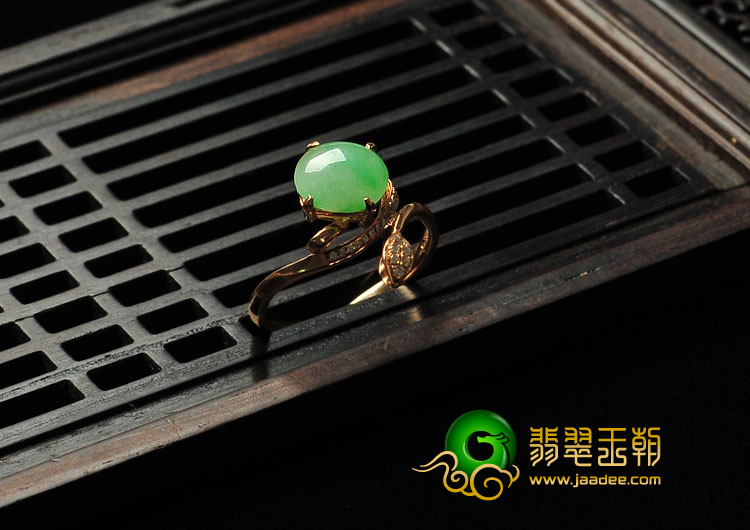 糯冰种淡绿缅甸翡翠A货镶玫瑰金戒指