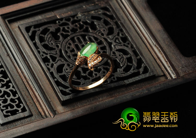 冰种绿晴水缅甸翡翠A货镶玫瑰金戒指（水钻）