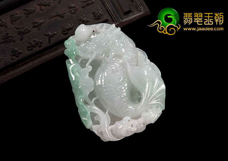糯冰种翠色缅甸翡翠A货鱼龙变挂件