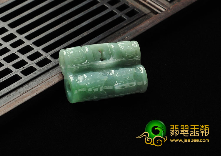 糯冰种晴水缅甸翡翠A货长命锁挂件