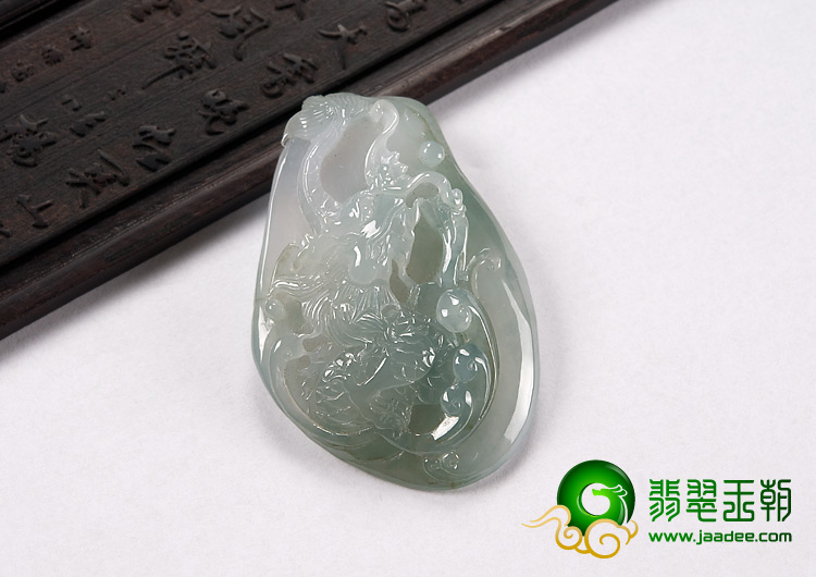 冰种晴水缅甸翡翠A货龙牌挂件