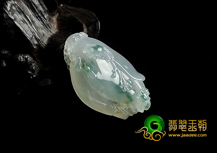 冰种淡三彩缅甸翡翠A货玉兰花挂件