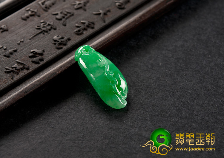 feicui糯冰种阳绿缅甸翡翠A货福瓜挂件