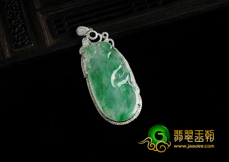 冰种飘翠缅甸翡翠A货镶白金如意胸坠（水钻）