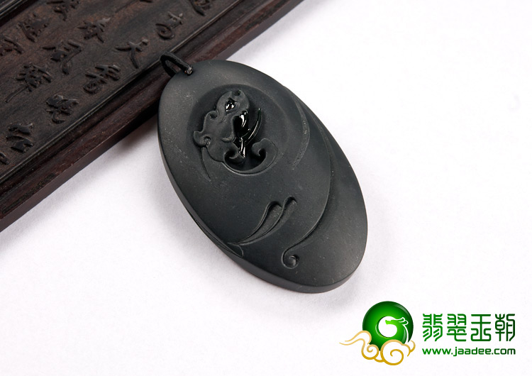 细糯种墨翠缅甸翡翠A货龙凤牌挂件