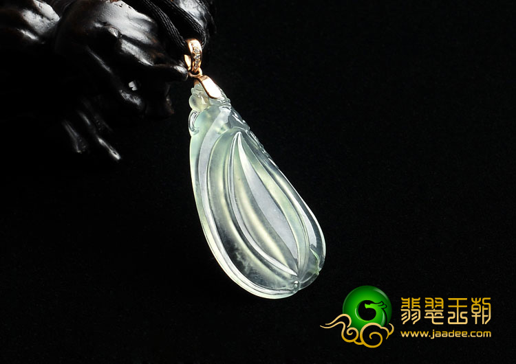 冰玻种缅甸翡翠A货玉兰花挂件