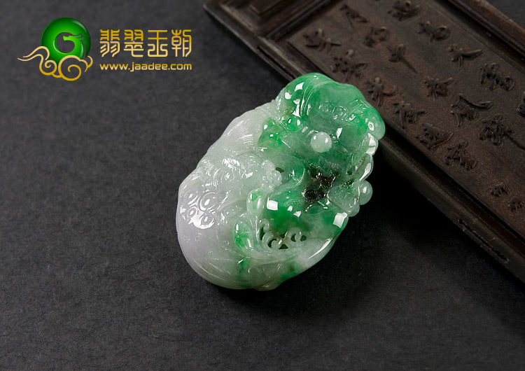 糯冰种春带彩缅甸翡翠A货年年有余挂件