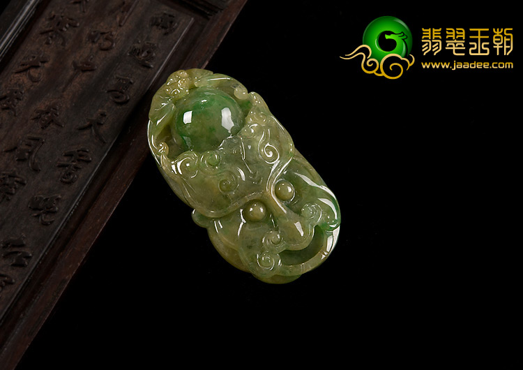 糯冰种黄加绿缅甸翡翠A货仿古兽头挂件