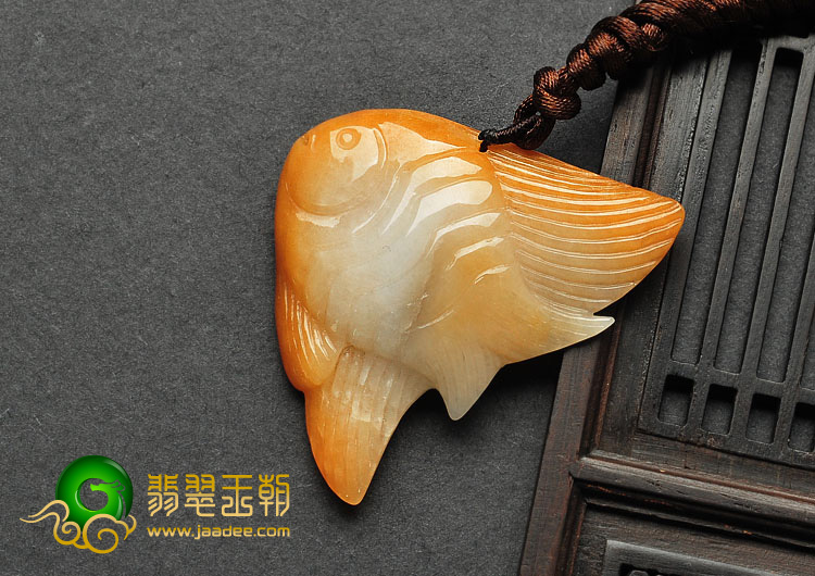 糯冰种黄翡缅甸翡翠A货年年有余挂件