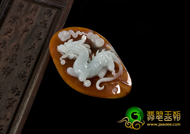糯冰种褐红翡缅甸翡翠A货飞龙在天挂件