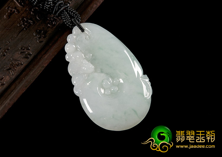 糯冰种略飘花缅甸翡翠A货如意寿挂件