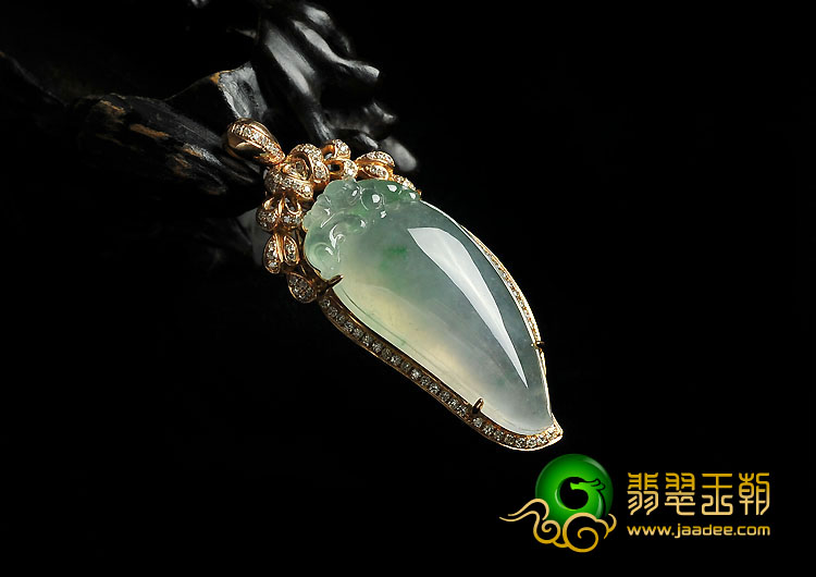冰种飘翠缅甸翡翠A货镶玫瑰金福瓜胸坠（真钻）