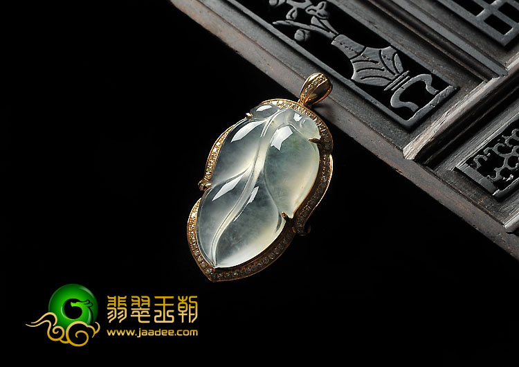 冰种略飘花缅甸翡翠A货镶玫瑰金金枝玉叶胸坠（真钻）