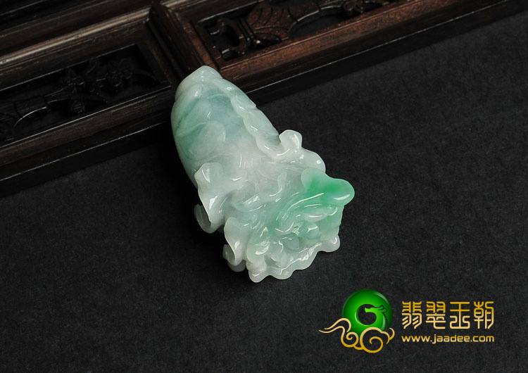 糯冰种飘翠缅甸翡翠A货白菜挂件
