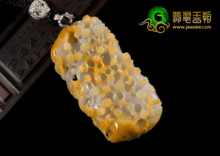糯冰种黄翡缅甸翡翠A货喜上眉梢挂件