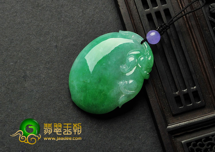 糯冰种翠色缅甸翡翠A货福瓜挂件