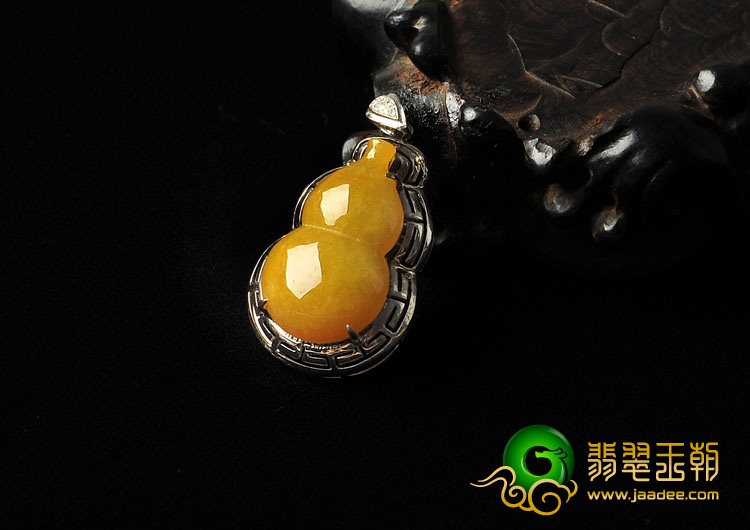 糯冰种黄翡缅甸翡翠A货镶金葫芦胸坠（真钻）