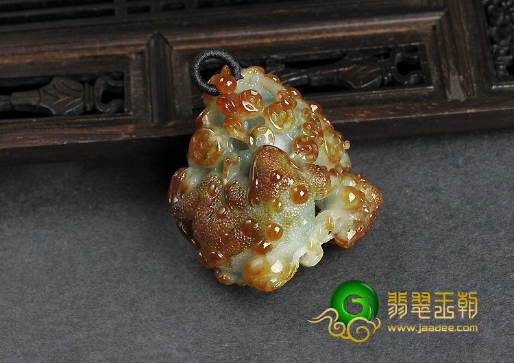 糯冰种褐黄翡缅甸翡翠A货金蟾送宝挂件