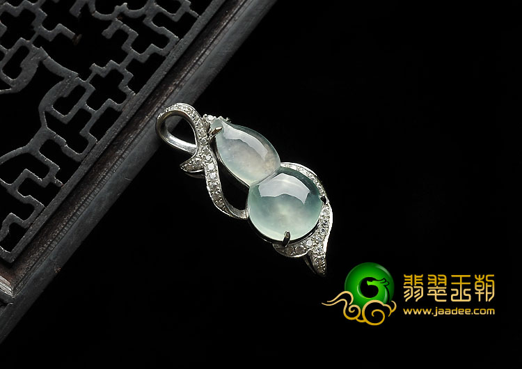冰玻种晴水缅甸翡翠A货镶白金葫芦胸坠（水钻）
