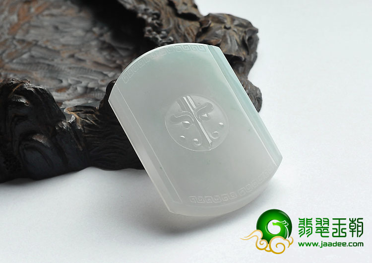 冰种淡晴水略飘花缅甸翡翠A货仿古龙挂件