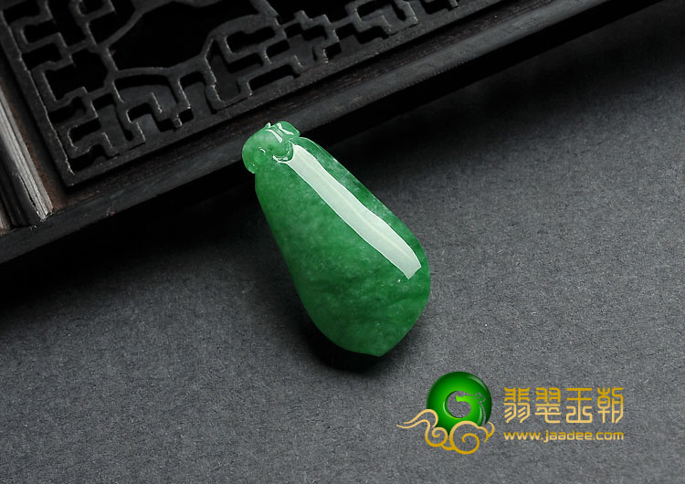 冰种正阳绿缅甸翡翠A货福瓜挂件