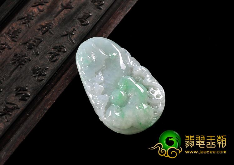 糯冰种翠色缅甸翡翠A货如意挂件