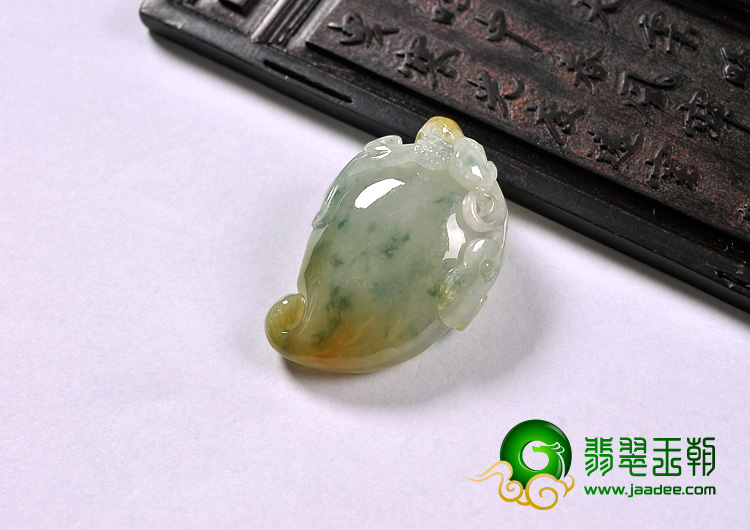 糯冰种黄翡略飘花缅甸翡翠A货福瓜挂件