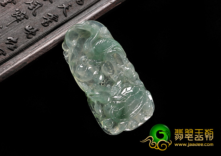 冰种飘花缅甸翡翠A货龟鹤延年挂件