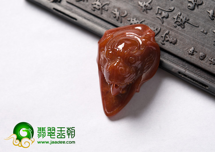 (超值推荐)糯冰种红翡缅甸翡翠A货老鹰头挂件