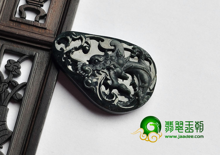 糯冰种墨翠缅甸翡翠A货龙牌挂件