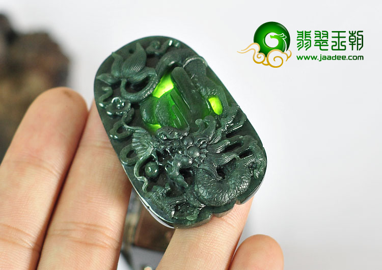 冰种蓝水缅甸翡翠A货龙牌挂件