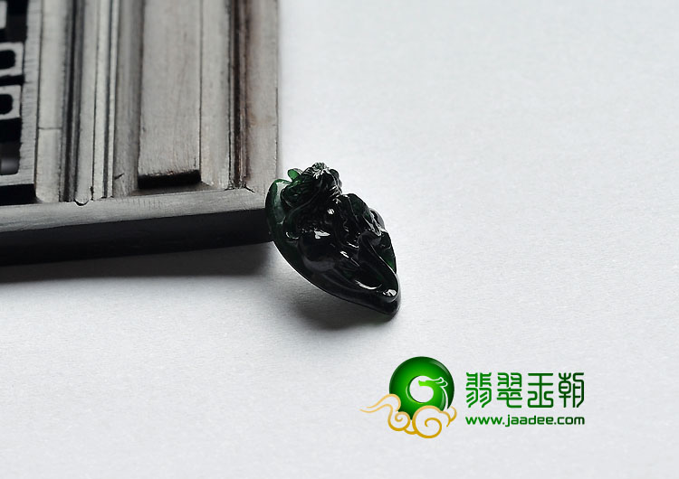 冰玻种墨翠缅甸翡翠A货龙头戒面