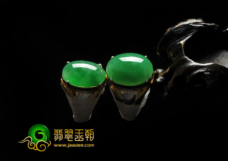 糯冰种阳绿缅甸翡翠A货戒面（一对）