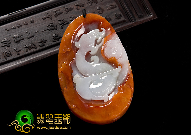 糯冰种红翡缅甸翡翠A货龙牌挂件