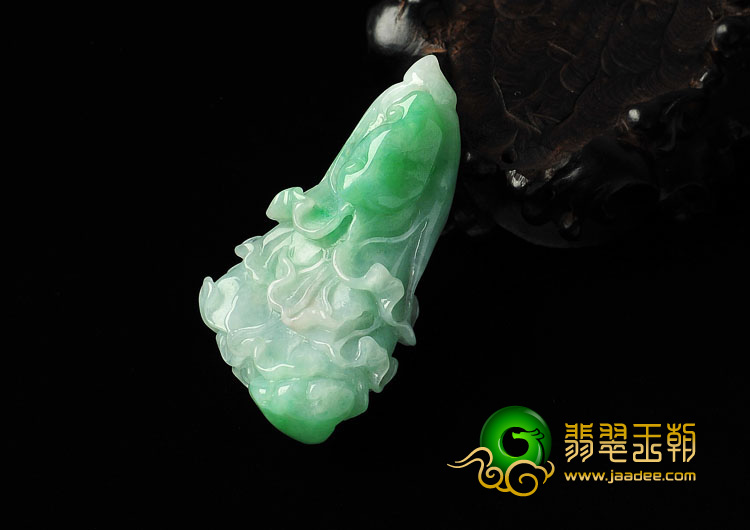 糯冰种翠色缅甸翡翠A货白菜挂件