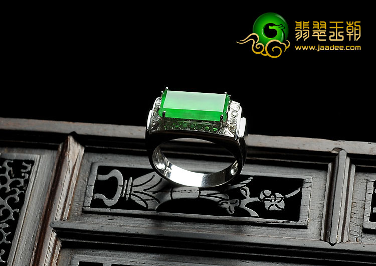 冰玻种正阳绿缅甸翡翠A货镶白金戒指（真钻）