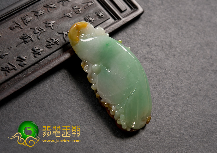 糯冰种黄加绿缅甸翡翠A货蝶恋花挂件