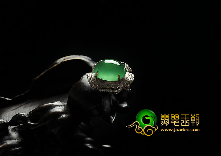 冰玻种阳绿缅甸翡翠A货镶白金戒指（真钻）