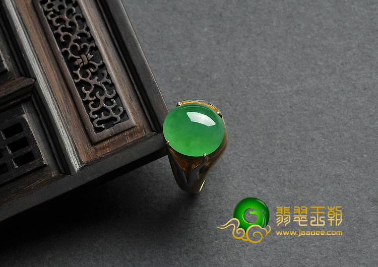 冰种阳绿缅甸翡翠A货戒面