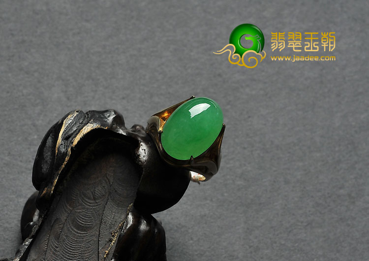 冰种阳绿缅甸翡翠A货戒面