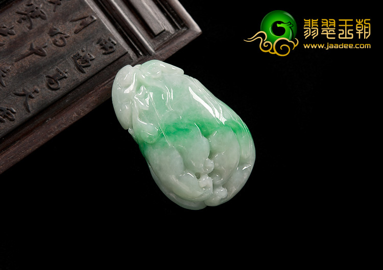 糯冰种翠色缅甸翡翠A货佛手瓜挂件