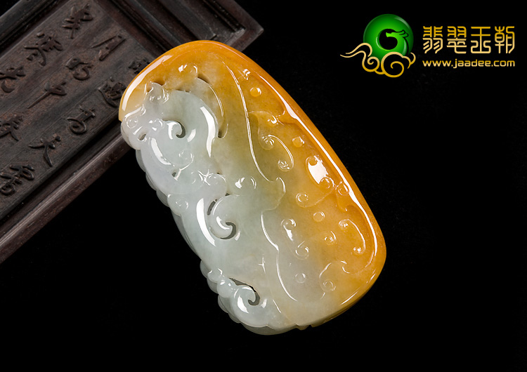 糯冰种黄翡缅甸翡翠A货仿古龙凤牌挂件