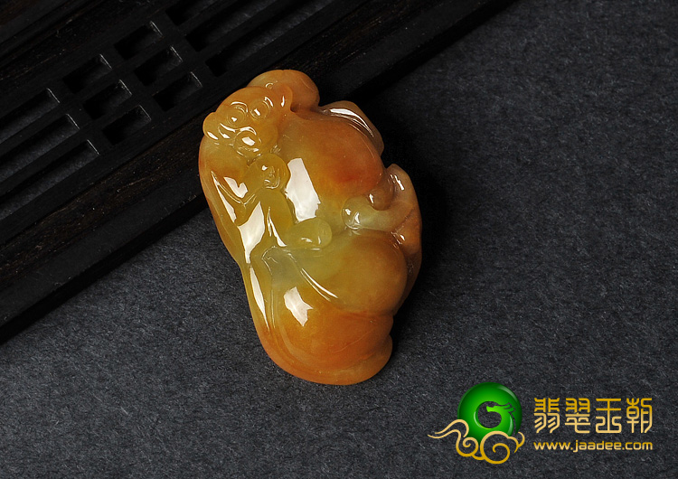 糯冰种黄翡缅甸翡翠A货灵猴献寿挂件