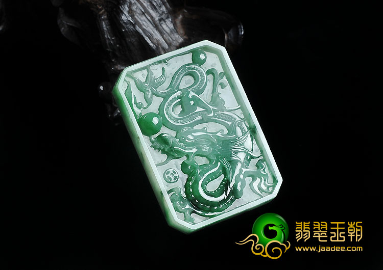 糯冰种翠色缅甸翡翠A货龙凤牌挂件