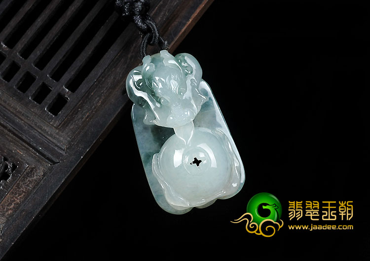 冰种飘花缅甸翡翠A货龙戏珠挂件