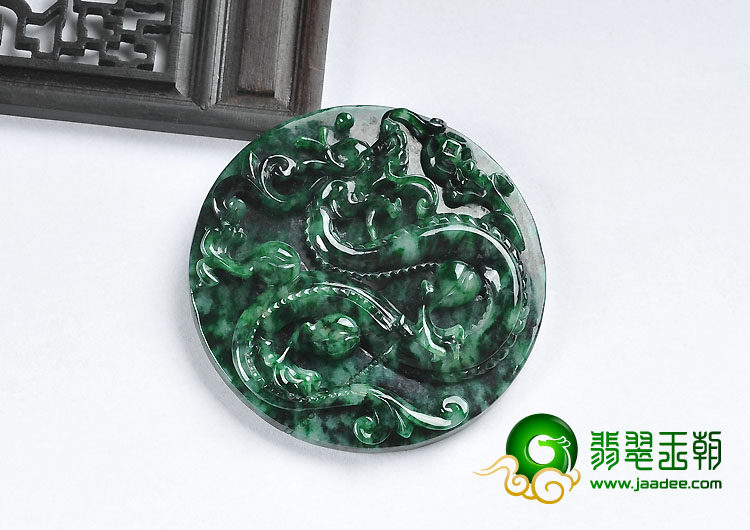 糯冰种癣加绿缅甸翡翠A货龙牌挂件